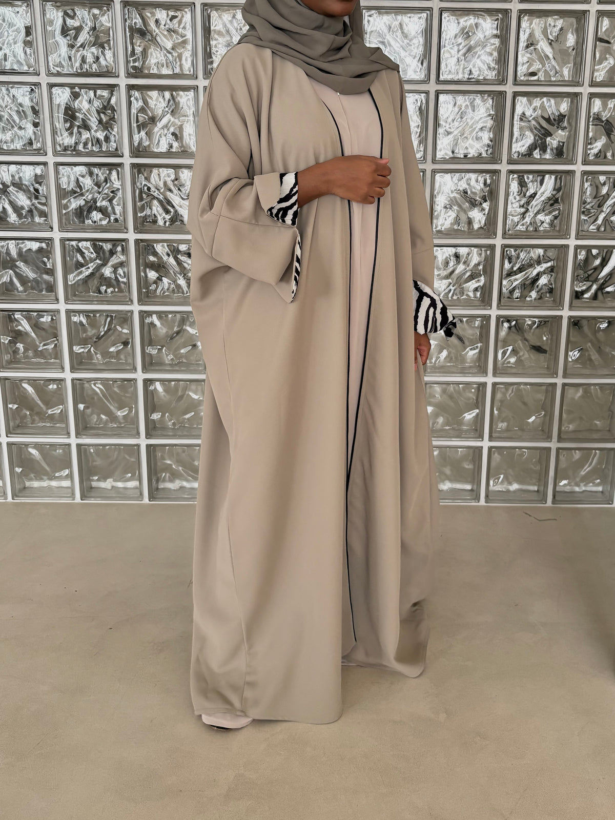 ABAYA TWIST