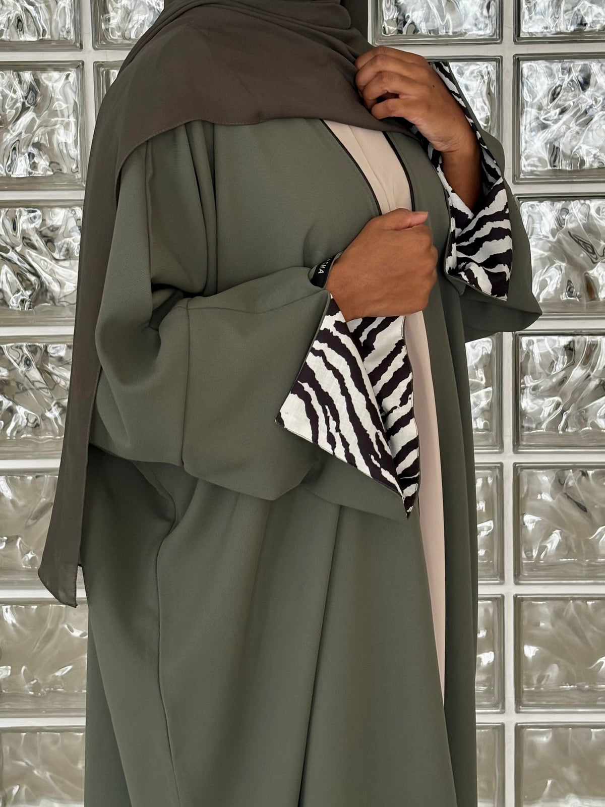 ABAYA TWIST